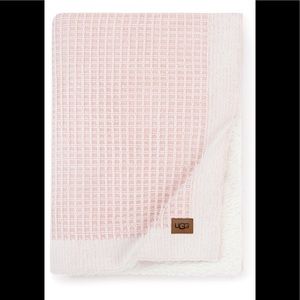 UGG New Martin Throw